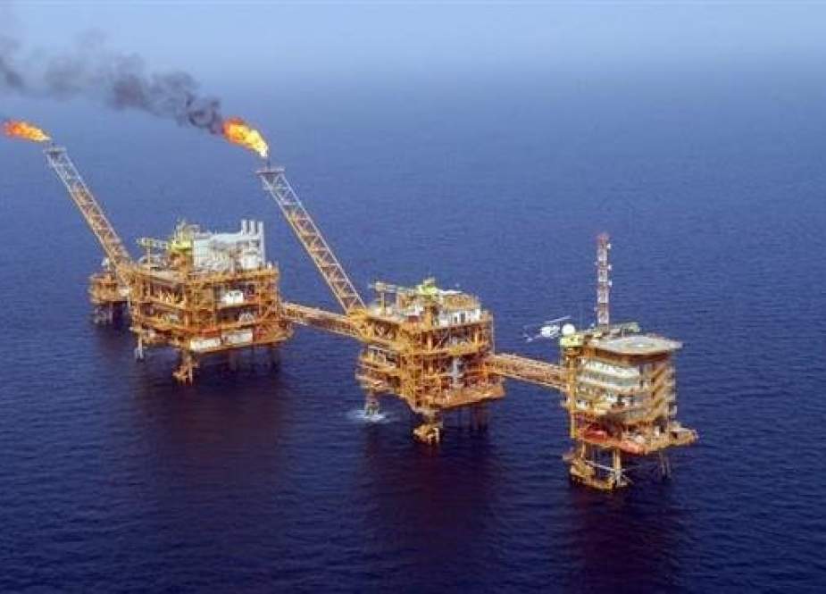 Iranian oil field in the Persian Gulf.jpg