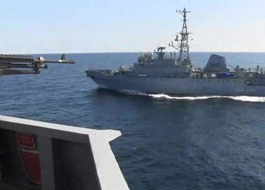 Rus hərbi gəmisi İstanbul boğazında