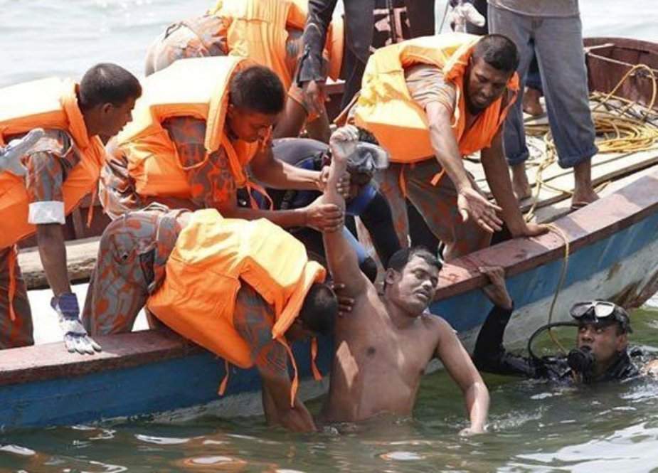 بنگلا دیش میں مسافر بردار کشتی بحری جہاز سے ٹکرا گئی، 26 جاں بحق
