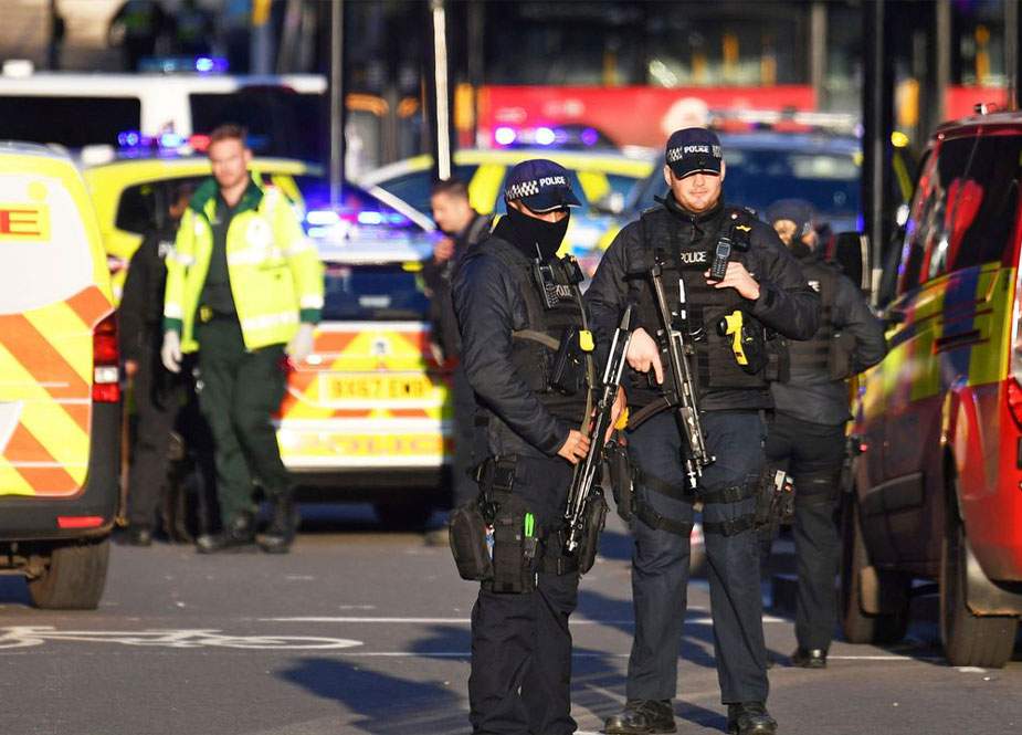 Londonda qorxulu anlar: Polis insanları təxliyə edir