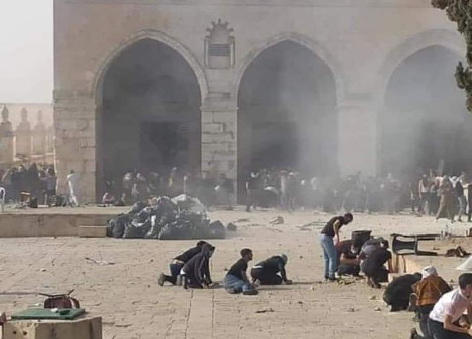 Clashes between Palestinian worshipers and Israeli occupation forces at Al-Aqsa Mosque.jpg