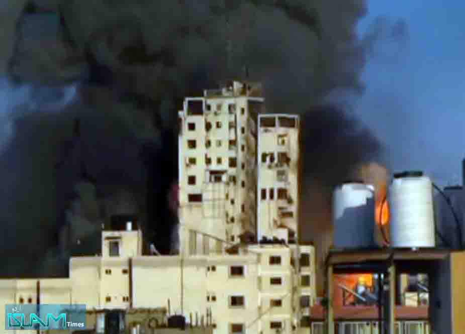 صیہونی لڑاکا طیاروں کیجانب سے فلسطینی میڈیا سنٹر پر حملہ، کثیر المنزلہ عمارت تباہ