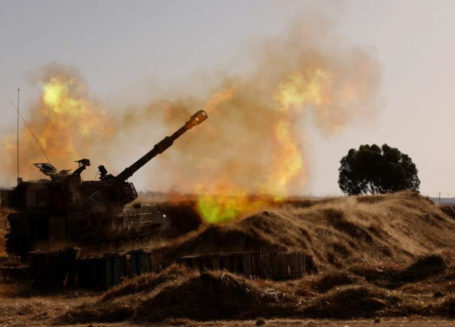 Israeli mobile artillery unit fires near the border between Israel and the Gaza Strip.JPG