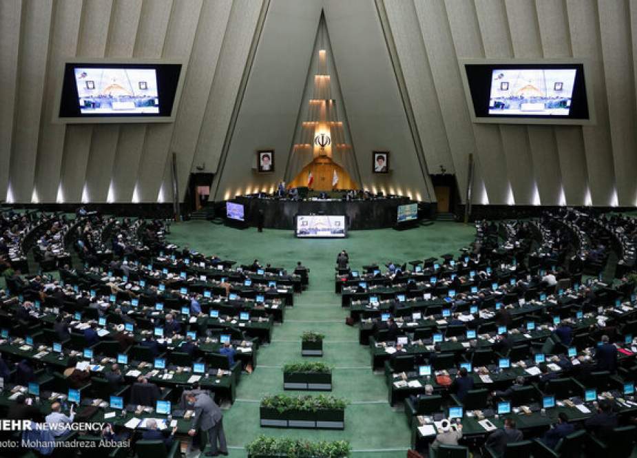 Anggota Parlemen Iran Menyerukan Untuk Mengusir Zionis, Amerika Dari Wilayah Tersebut