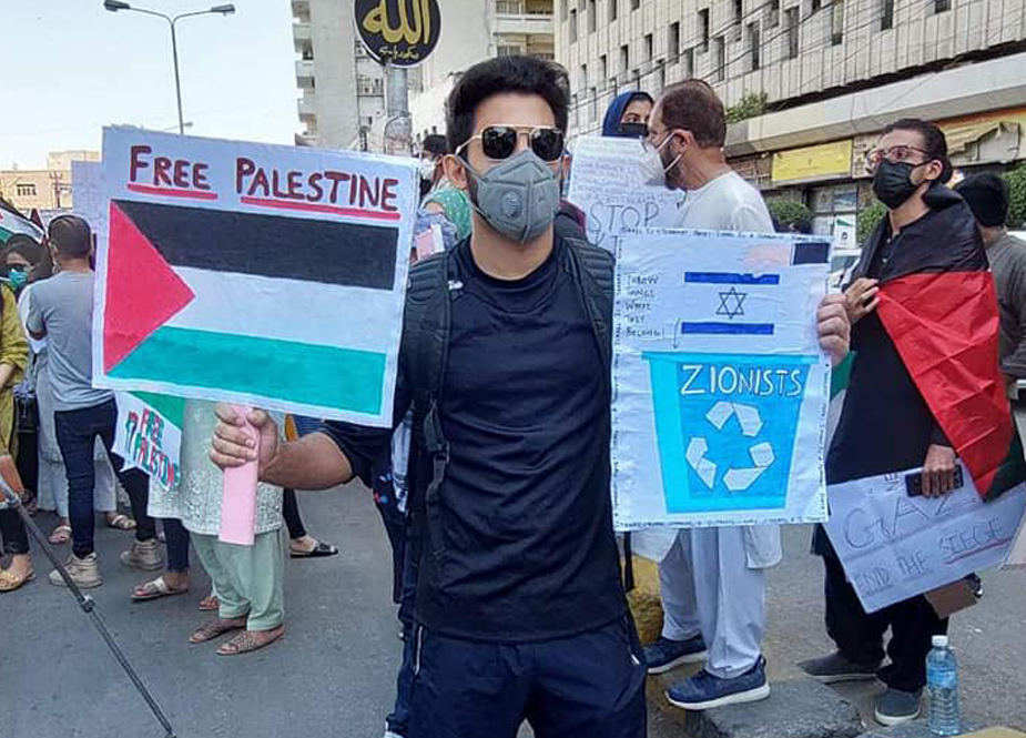 فلسطینیوں کی حمایت اور اسرائیلی جارحیت کیخلاف کراچی پریس کلب کے باہر فنکاروں کا احتجاج