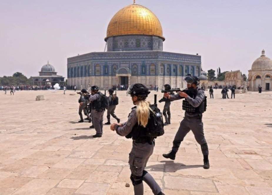 جنگ بندی کے باوجود مسجد اقصیٰ میں اسرائیلی پولیس کی نمازیوں پر شیلنگ