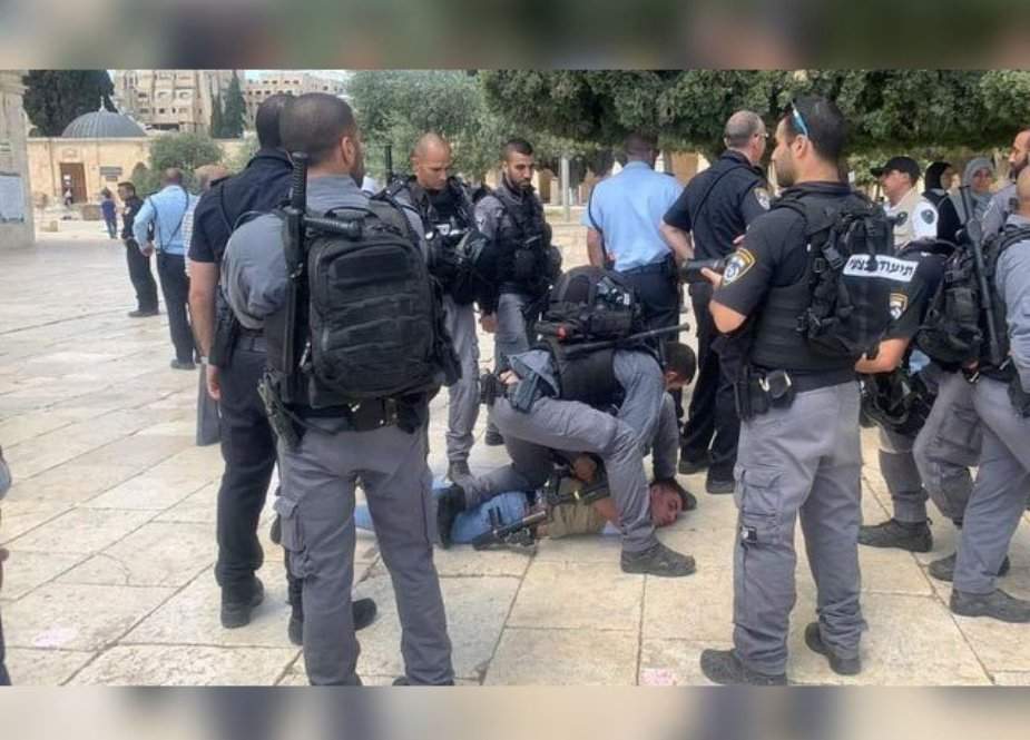 اسرائیلی پولیس کا مسجد الاقصی میں نمازیوں پر پھر تشدد، 6 فلسطینی گرفتار