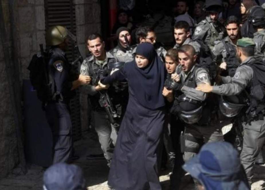 Zionist occupation forces arrest Palestinian woman.