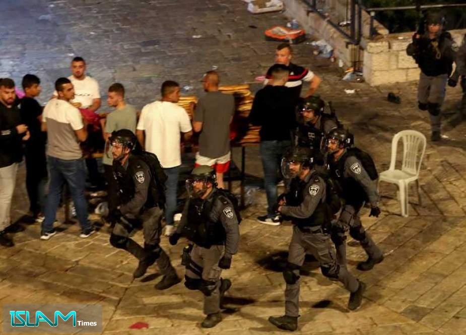 ‘Israeli’ Occupation Forces Arrest Two Palestinians, Injure Dozens