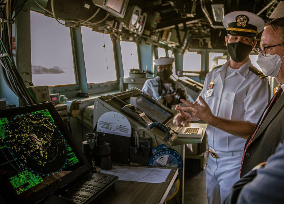 گائیڈڈ میزائل سے لیس امریکی بحری جنگی جہاز یو ایس ایس مانٹرے (CG 61) کا کراچی بندرگاہ کا دورہ