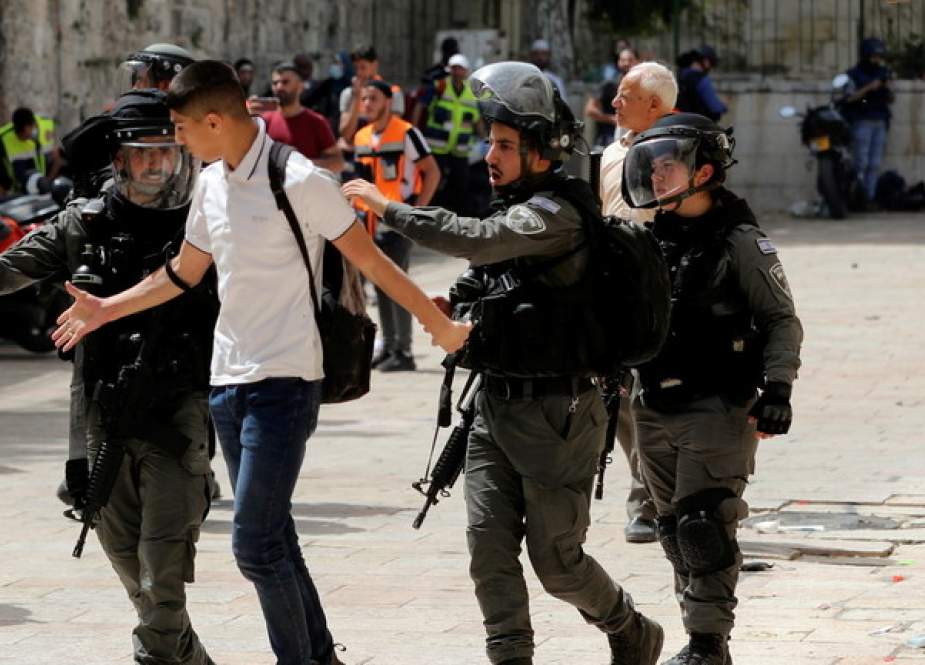 Israeli police detain a Palestinian man.JPG
