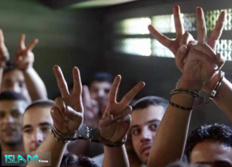 Five Palestinian Detainees Continue their Battle of Hunger Strike