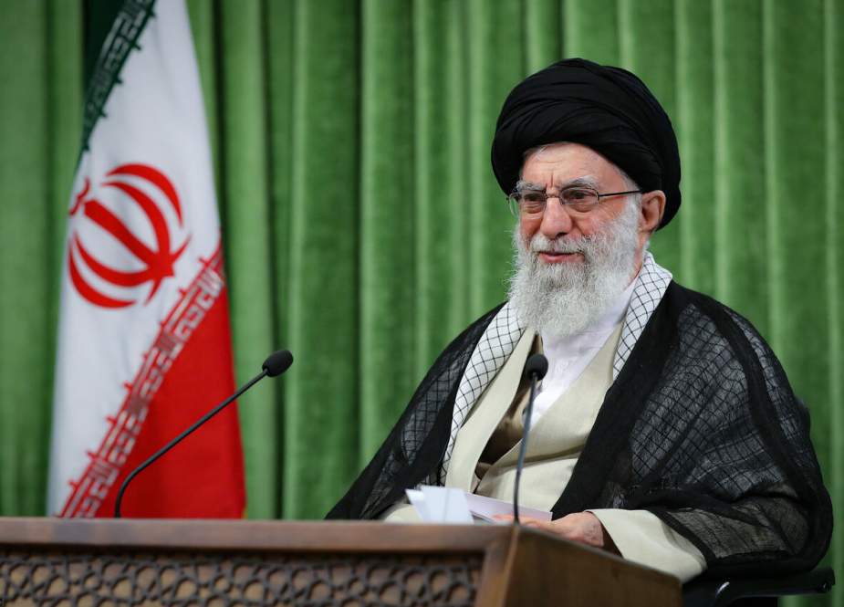 السيد الخامنئي: مقاطعة الانتخابات لا تحل المشاكل في إيران