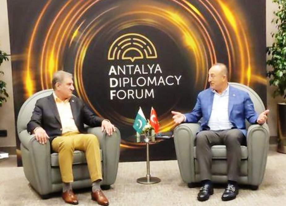 شاہ محمود قریشی کی ترک وزیر خارجہ سے ملاقات، علاقائی و عالمی امور پر تبادلہ خیال