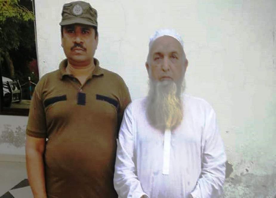 مفتی عزیزالرحمان اور بیٹوں کو 4 روزہ جسمانی ریمانڈ پر پولیس کے حوالے کر دیا گیا