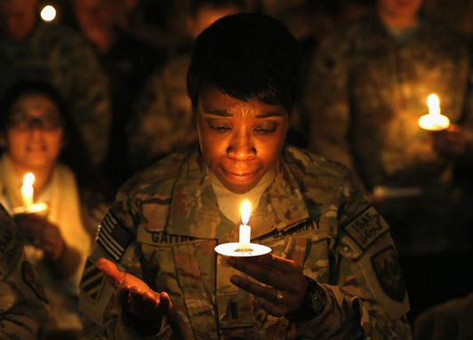 جشن کریسمس نظامیان آمریکا در پایگاه بگرام
