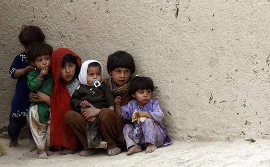 پناه گرفتن کودکان افغان در مواجهه با نیروهای ائتلاف آمریکایی