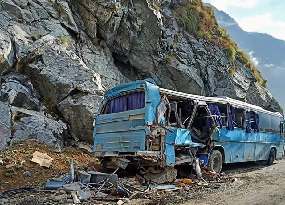 کوہستان، مسافر بس لینڈسلائیڈنگ کی زد میں آگئی، 4 افراد جاں بحق