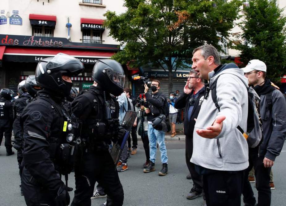 Fransada aksiya: polis zorakı üsullara əl atdı