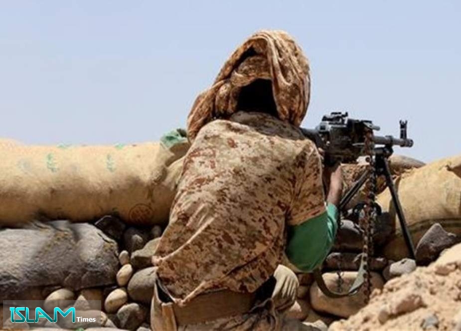 Yemeni Soldiers, Allied Fighters Win Control over Strategic Hilltop in Shabwah