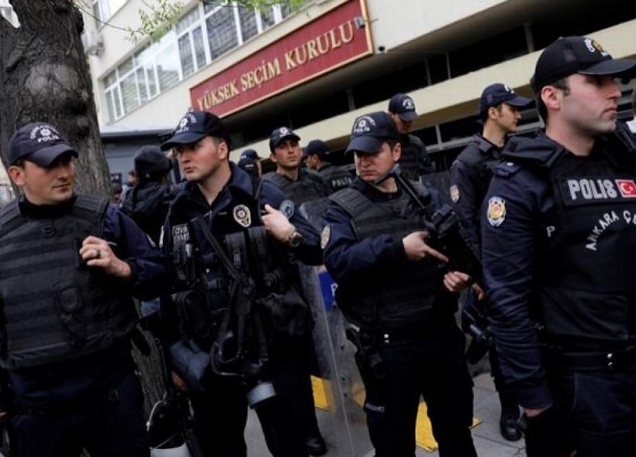 تیراندازی یک گروه مسلح در مرکز شهر استانبول با ۳ کشته و یک زخمی