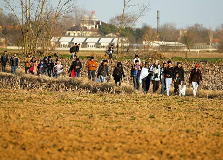 تركيا تحتجز 231 مهاجرا كانوا في طريقهم إلى إيطاليا