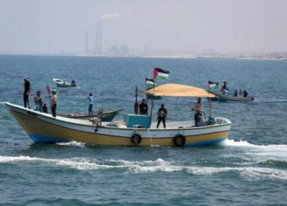 بحرية الاحتلال تعتقل صيادين قبالة شاطئ غزة