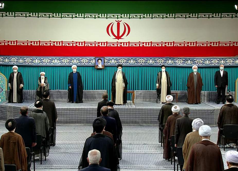 بدء مراسم تنصيب الرئيس الايراني الجديد بحضور قائد الثورة