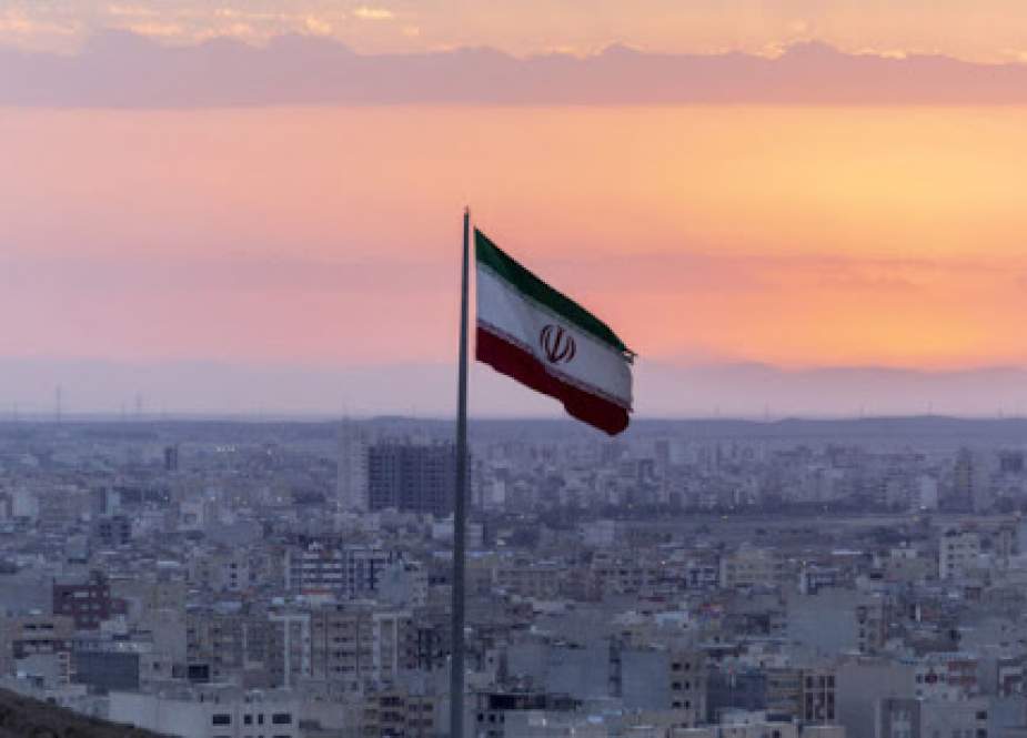 Iranian flag, Tehran.jpg