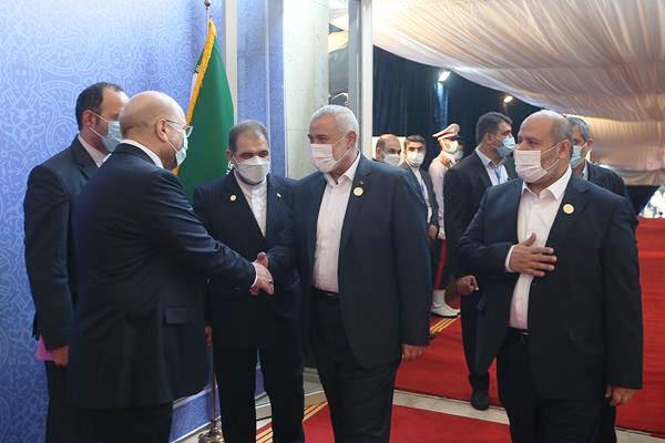 محمد باقر قالیباف فلسطینی مزاحمتی تحریک حماس کے سربراہ اسمعیل ہنیہ کا استقبال کرتے ہوئے
