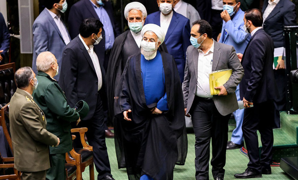 سابق ایرانی صدر ڈاکٹر حسن روحانی تقریب میں تشریف لاتے ہوئے