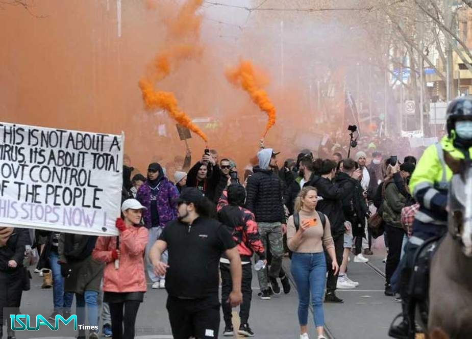 Australian Police Clash, Arrest Anti-Lockdown Protesters in Sydney, Melbourne