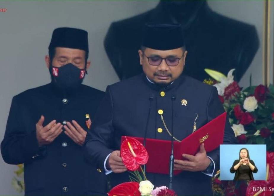 Yaqut Cholil Qoumas, Menteri Agama Indonesia saat membacakan doa dalam peringatan Hari Ulang Tahun ke-76.jpg