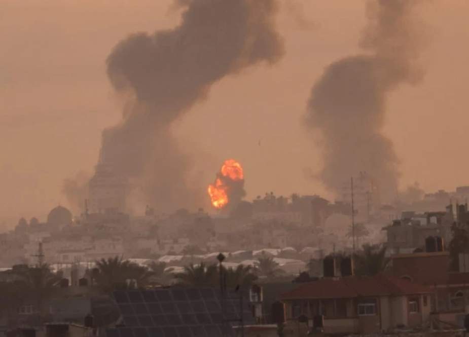 Smoke rises in Gaza after Israeli warplanes intensified airstrikes