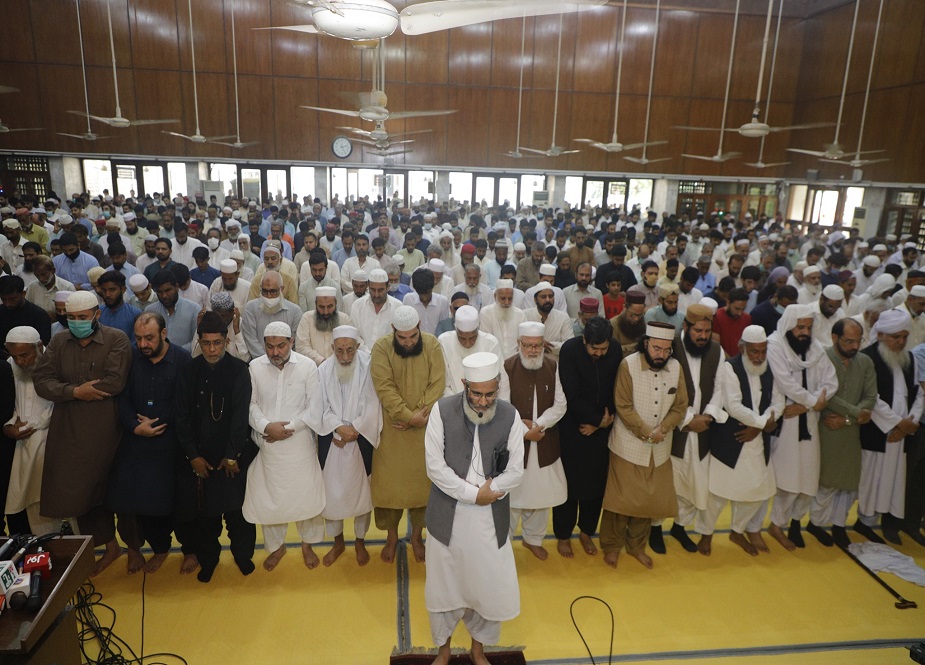 لاہور، منصورہ میں حریت رہنما سید علی گیلانی کی غائبانہ نماز جنازہ کا اجتماع