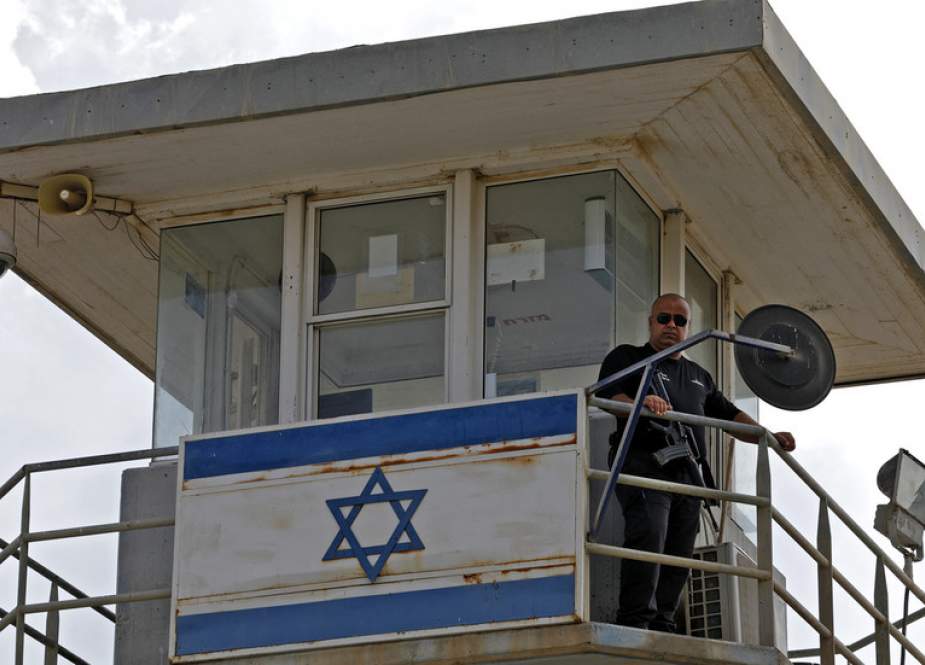Police officer keeps watch from an observation tower at the Gilboa Prison
