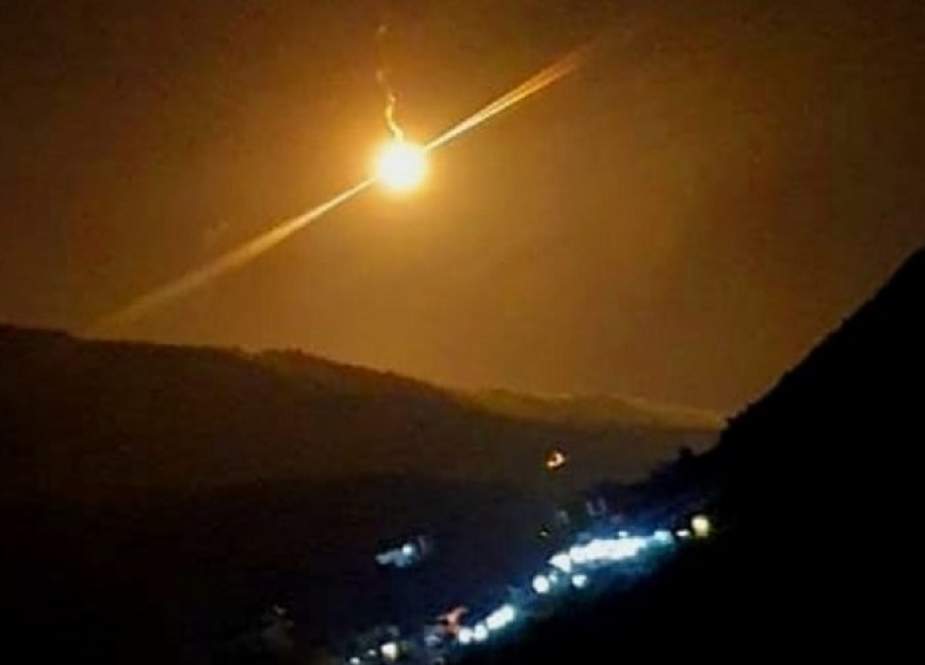 قوات الاحتلال تطلق قنابل مضيئة قرب منطقة رأس الناقورة بجنوب لبنان
