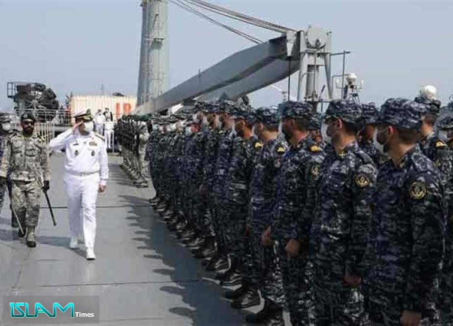 Iran’s Navy to Keep Presence in Oceans: Commander