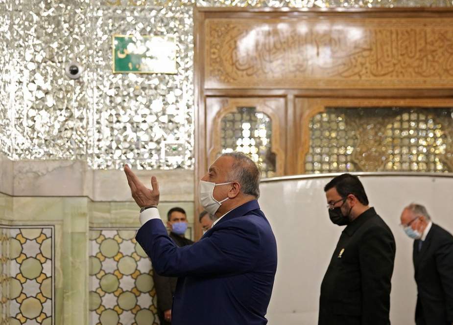 الكاظمي ينهي زيارته إلى إيران بزيارة مرقد الإمام علي بن موسى الرضا