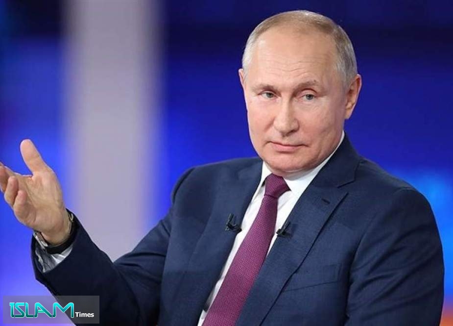Putin Observes War Games with Belarus