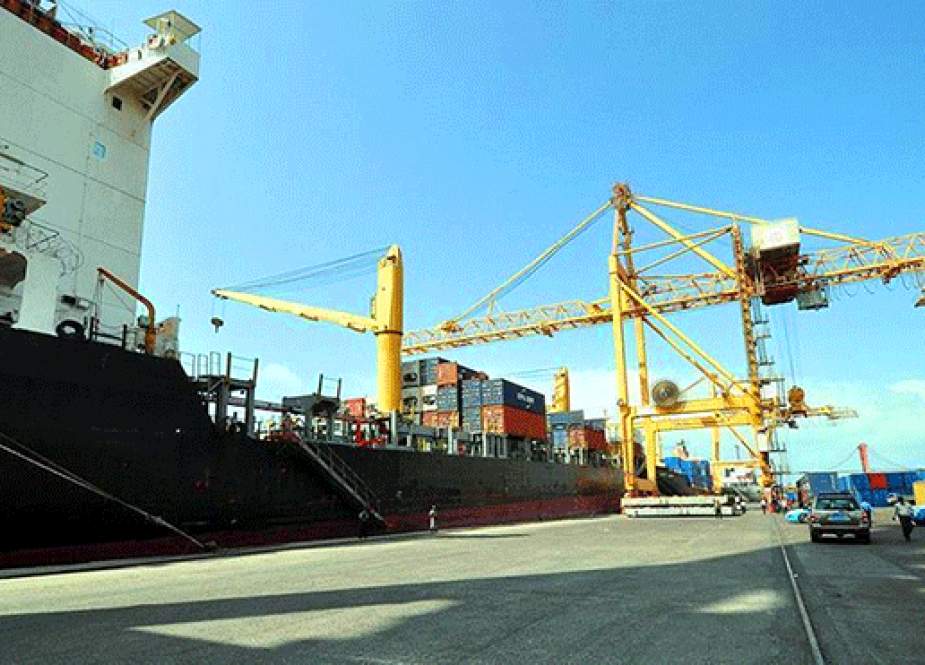 الأولى منذ 7 أعوام.. ميناء الحديدة يستقبل أول سفينة حاويات تجارية