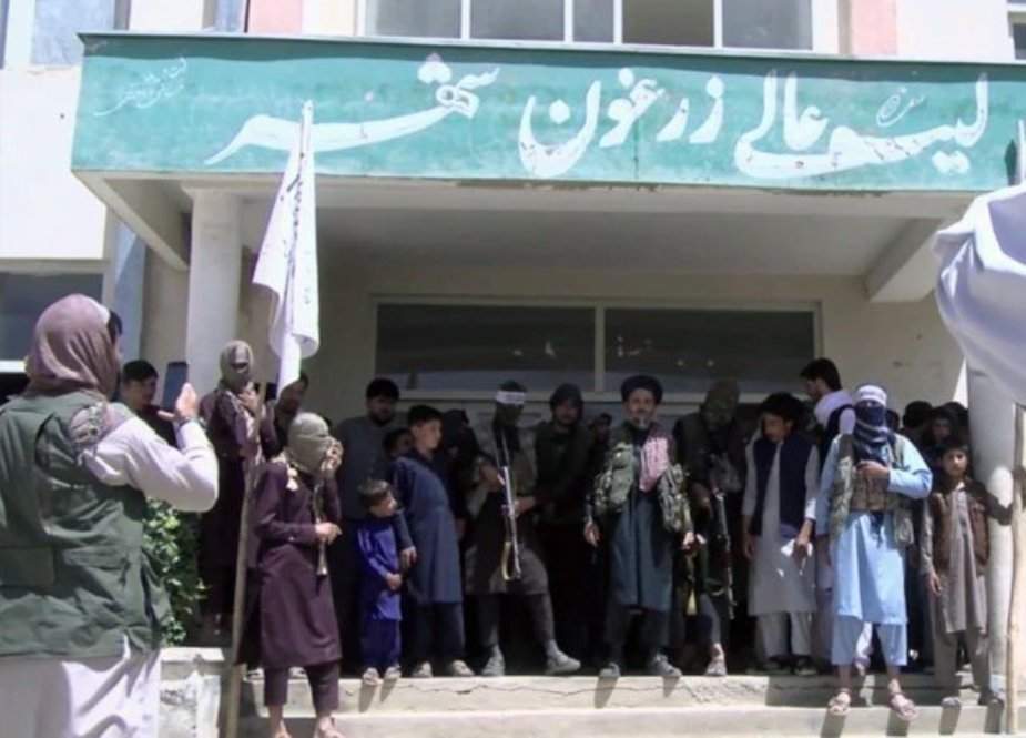 طالبان نے وزارتِ خواتین کا دفتر بند اور لڑکیوں کے سیکنڈری اسکول آنے پر پابندی لگادی