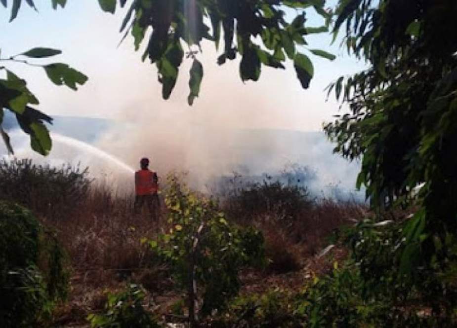 إخماد حريق في الأراضي الزراعية بريف حمص