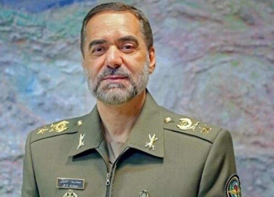 وزير الدفاع الايراني: التلامذة احتياطي استراتيجي للبلاد