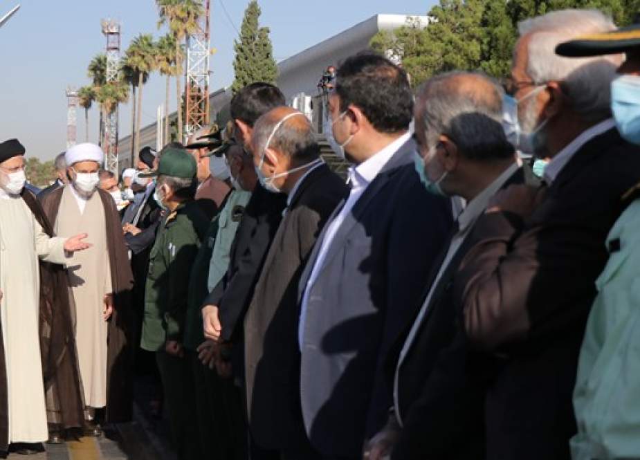 الرئيس الإيراني يتعهد من محافظة فارس بحل أزمة البطالة والجفاف