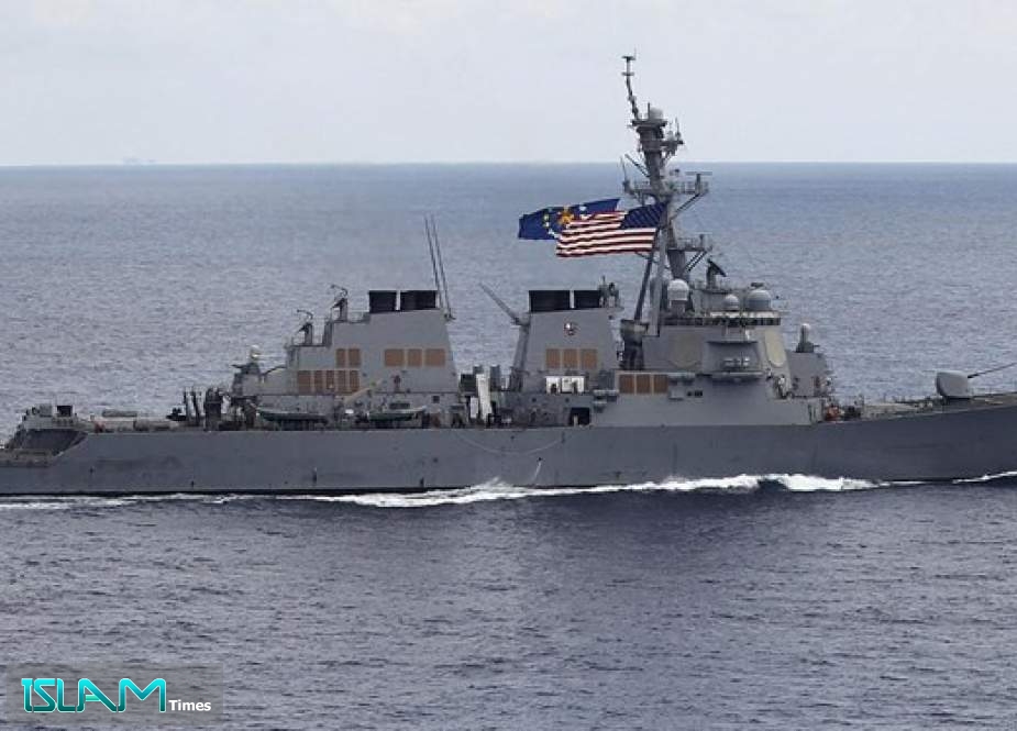 Russian Warship Blocks US Navy Destroyer from Violating Maritime Border in Sea of Japan
