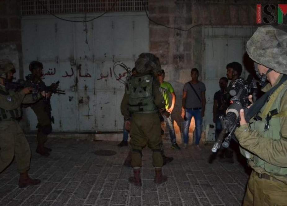 قوات الاحتلال الاسرائيلي تشنّ حملة مداهمات وتعتقل اثنين من المواطنين من نابلس