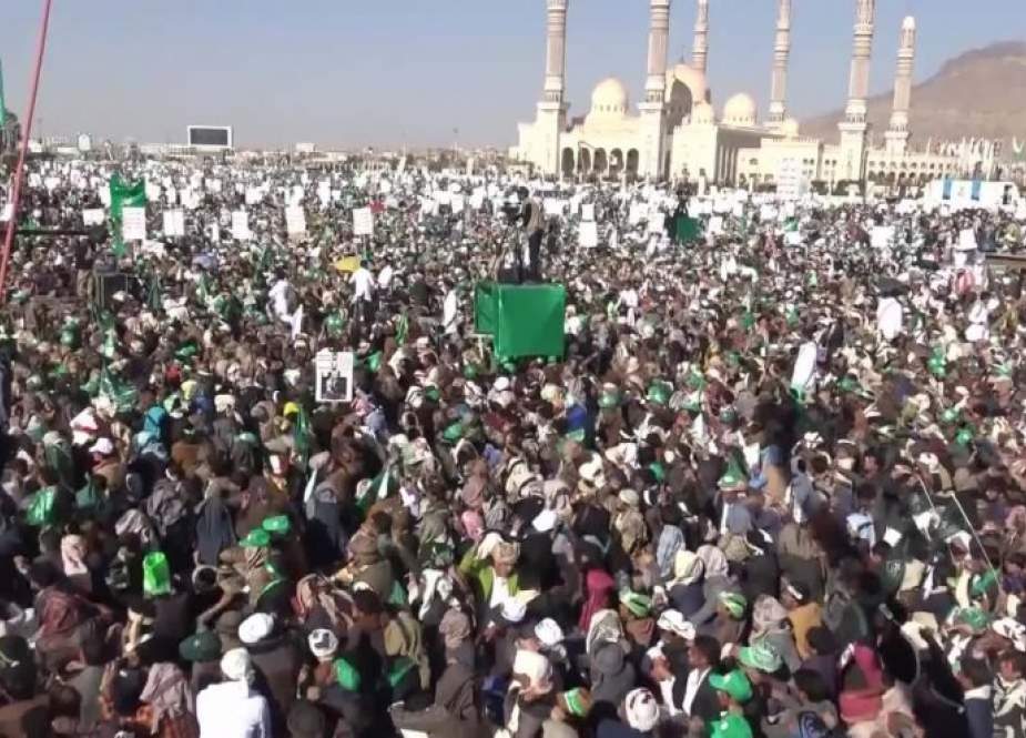 الحشود اليمنية تتوافد على صنعاء للمشاركة في احتفالات المولد النبوي