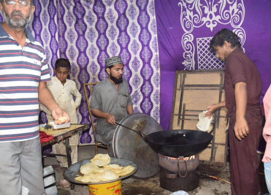 عید میلادالنبیؐ کے موقع پر کراچی کے علاقے ملیر میں ایم ڈبلیو ایم کی جانب سے استقبالیہ کیمپ لگایا گیا