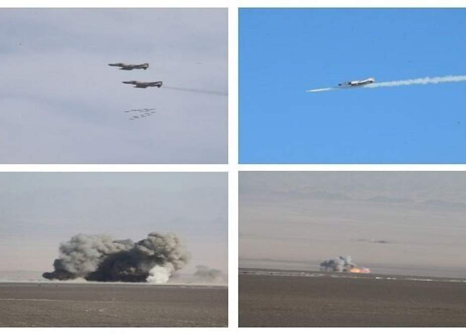 Angkatan Udara Iran Menghancurkan Target Musuh Menggunakan Bom 